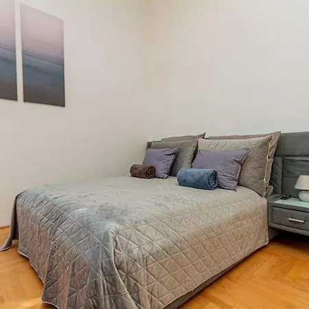 Bluebellhome-castle District Apartament
