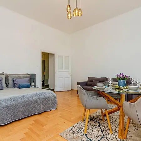 Bluebellhome-castle District Apartmán *
